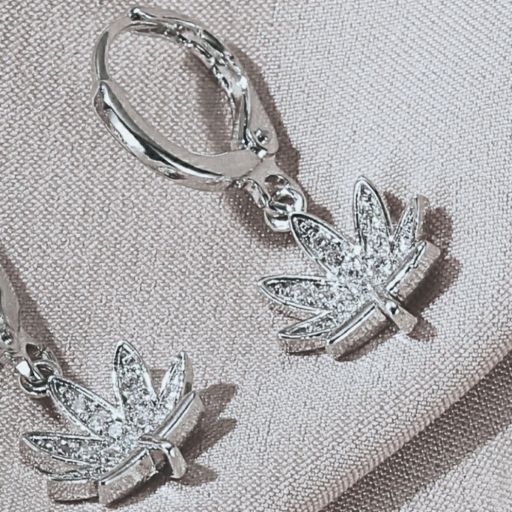 NWT Maple Leaf Silver Earrings
